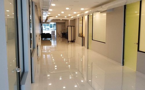 Klinik bekleme salonu